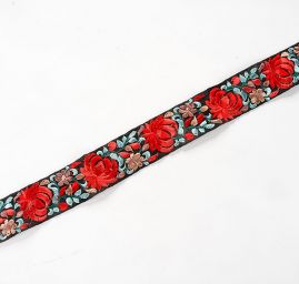 Vyšívaná stuha šantung květy světle červené 
