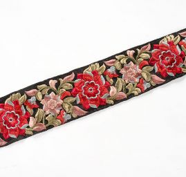 Vyšívaná stuha šantung velké květy červené