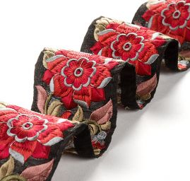 Vyšívaná stuha šantung velké květy červené