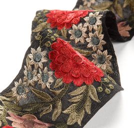 Vyšívaná stuha šantung olivové listy červený květ