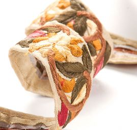 Vyšívaná stuha šantung malé květy červené/žluté