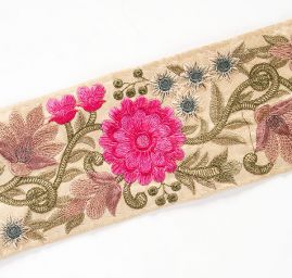 Vyšívaná stuha šantung široká fuchsiová