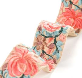 Vyšívaná stuha šantung 4cm růžový květ