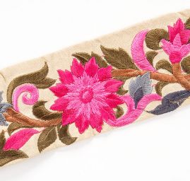 Vyšívaná stuha šantung velký květ růžový