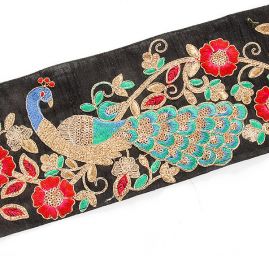 Vyšívaná stuha šantung vzor pávi černá