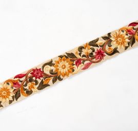 Vyšívaná stuha šantung květy hnědožluté