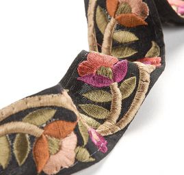 Vyšívaná stuha šantung 3,5cm barevné květy malé