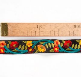 Vyšívaná stuha šantung malé květy zářivě žlutá