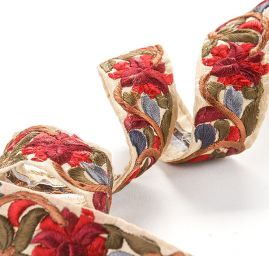 Vyšívaná stuha šantung drobný květ