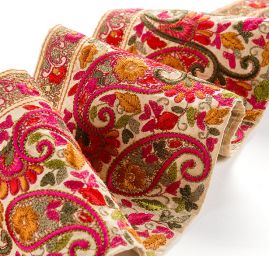 Vyšívaná stuha šantung paisley vzor béžová