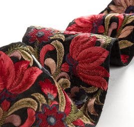 Vyšívaná šantungová stuha široká hnědý květ