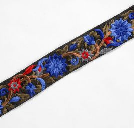 Vyšívaná stuha větší květy modré