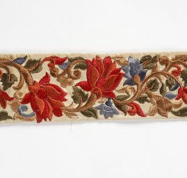 Vyšívaná stuha šantung červené poupě