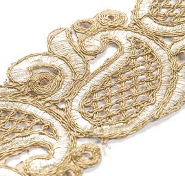 Krajková kovová stuha paisley motiv