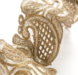 Krajková kovová stuha paisley motiv