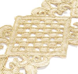 Krajková kovová stuha zlatobéžová