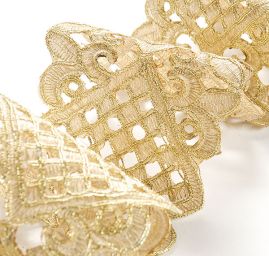 Krajková kovová stuha zlatobéžová