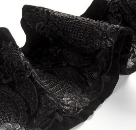 Sametová stuha vyšívaná černá