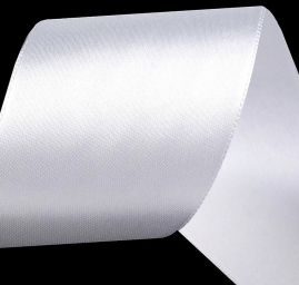 Atlasová stuha šíře 66 mm oboulíc bílá