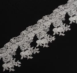 Krajka lem  s korálky květinový motiv slonová kost