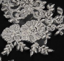 Krajka lem  s korálky květinový motiv slonová kost