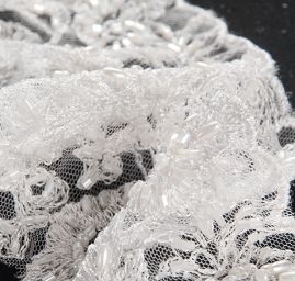 Krajka lem  s korálky květinový motiv slonová kost