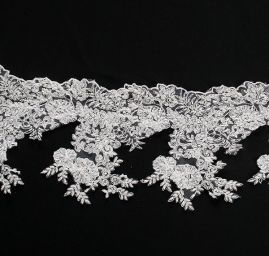 Krajka lem  s korálky květinový motiv slonová kost