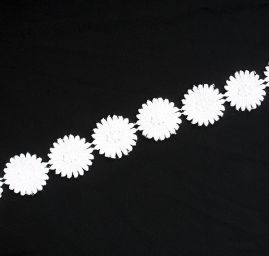 Krajková porta velké květy kopretiny bílé