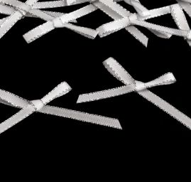 Svatební mašličky bílá/stříbro šíře 40 mm (20 ks)