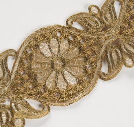 Krajková kovová stuha zlatá
