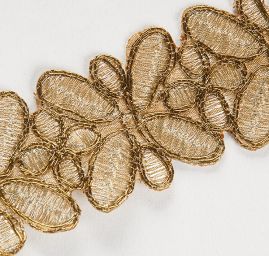 Krajková kovová stuha jednoduchý květ zlatá