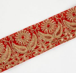 Sametová stuha vyšívaná květy s flitry červená