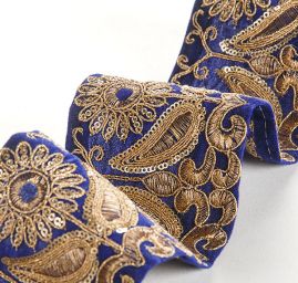 Sametová stuha vyšívaná květy s flitry modrá