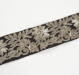 Šantungová stuha vyšívaná stříbrné květy