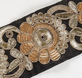 Stuha vyšívaná na šantungu široká černá