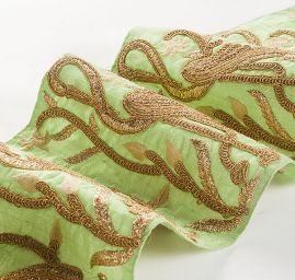 Porta vyšívaná na šantungu volavka