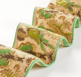Stuha vyšívaná na šantungu ptáci zelená