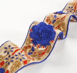 Stuha vyšívaná na šantungu plastický květ modrá