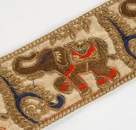 Stuha vyšívaná na šantungu sloni