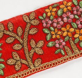 Porta vyšívaná na šantungu drobné květy červená