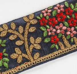 Porta vyšívaná na šantungu drobné květy modrá