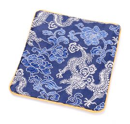 Elegantní brokátová taštička tm.modrá draci