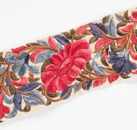 Vyšívaná stuha šantung širší květy modré/vínové