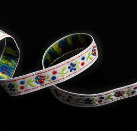 Stuha krojová vyšívaná bílá jemná 9mm