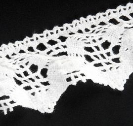 Krajka hrubá se vzorem v bílé barvě
