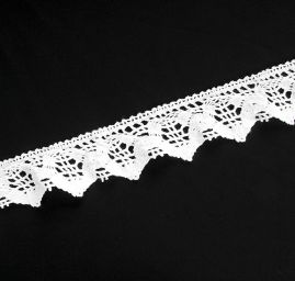 Krajka hrubá se vzorem v bílé barvě