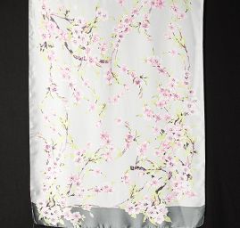 Efektní šála motiv květy pastel šedá