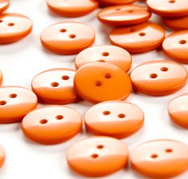 Knoflík plastový kulatý oranžový 24"