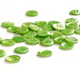 Knoflík perleťový čtyřdírkový světle zelená