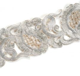 Krajková kovová stuha paisley vzor stříbrná
